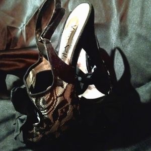 Velvet heart heels 8m us